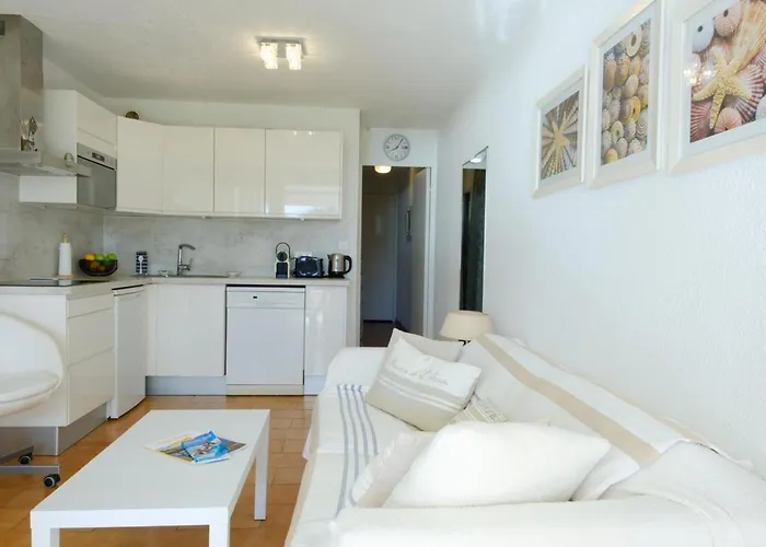 Bright With Sea View And Swimming Pool *