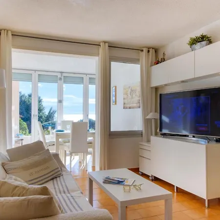 Apartman Bright With Sea View And Swimming Pool