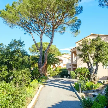 Апартаменти Bright With Sea View And Swimming Pool Сент-Максім