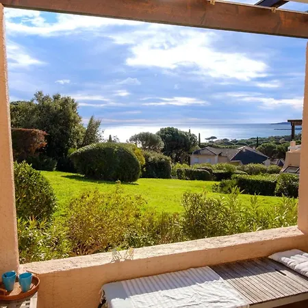 Bright With Sea View And Swimming Pool Апартаменти