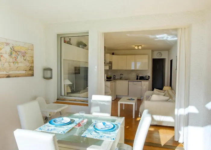 Bright With Sea View And Swimming Pool