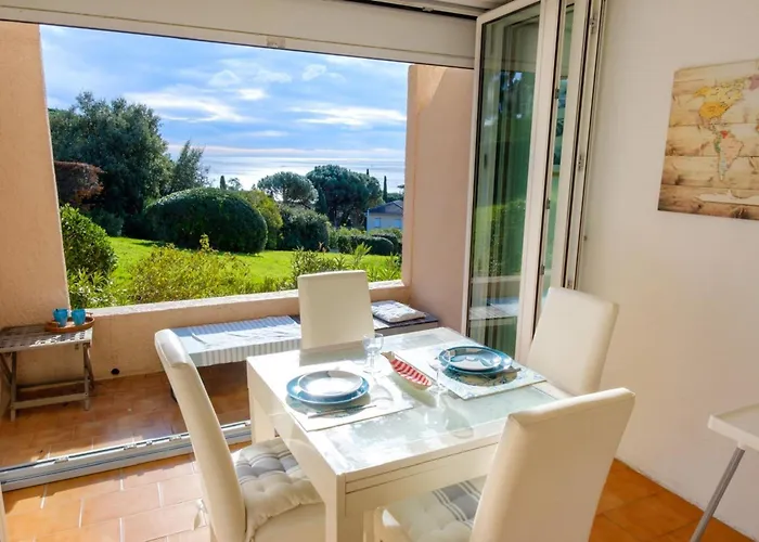 Apartman Bright With Sea View And Swimming Pool